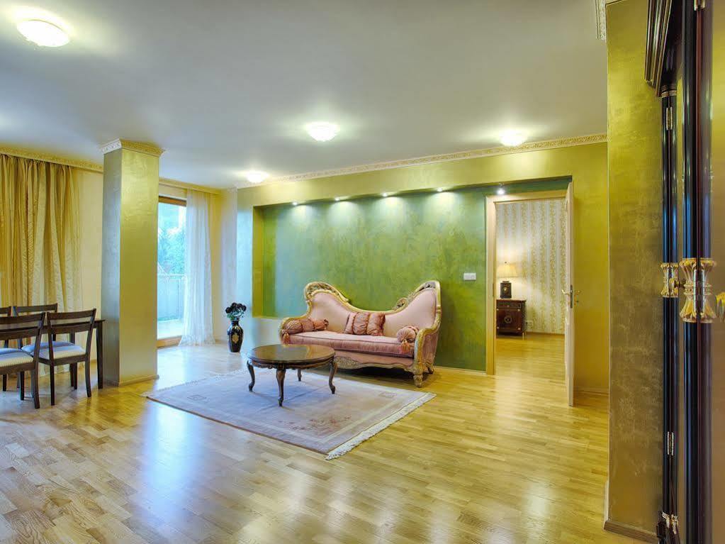 Lyra Apartments Κάρλοβι Βάρι Εξωτερικό φωτογραφία
